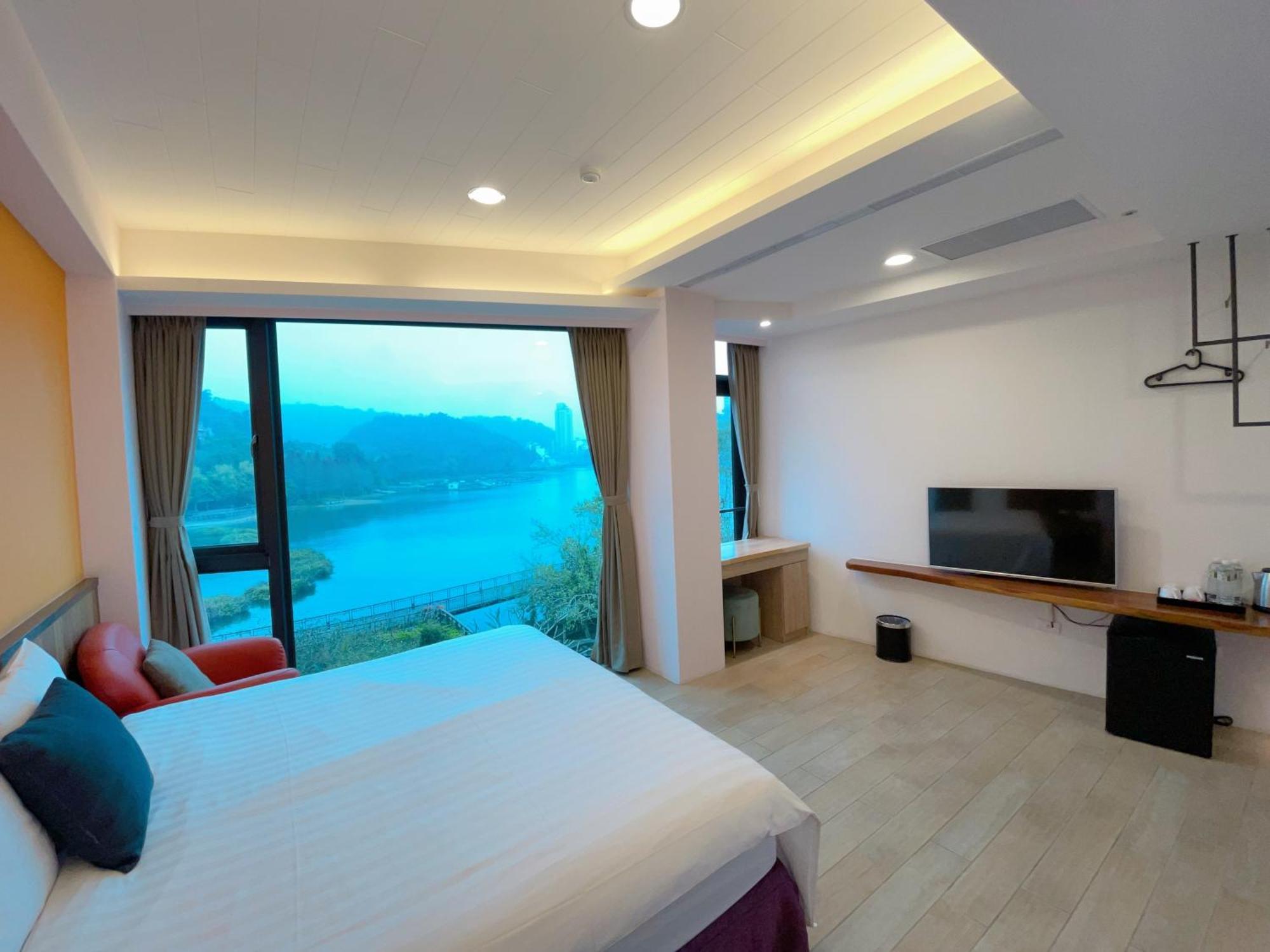 Zhaohong Homestay Юйчи Экстерьер фото