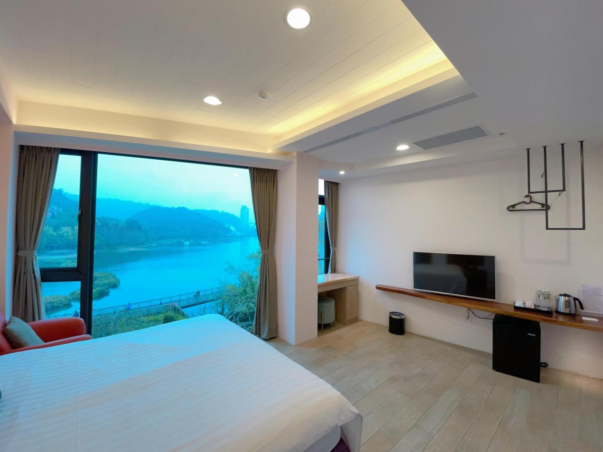 Zhaohong Homestay Юйчи Экстерьер фото