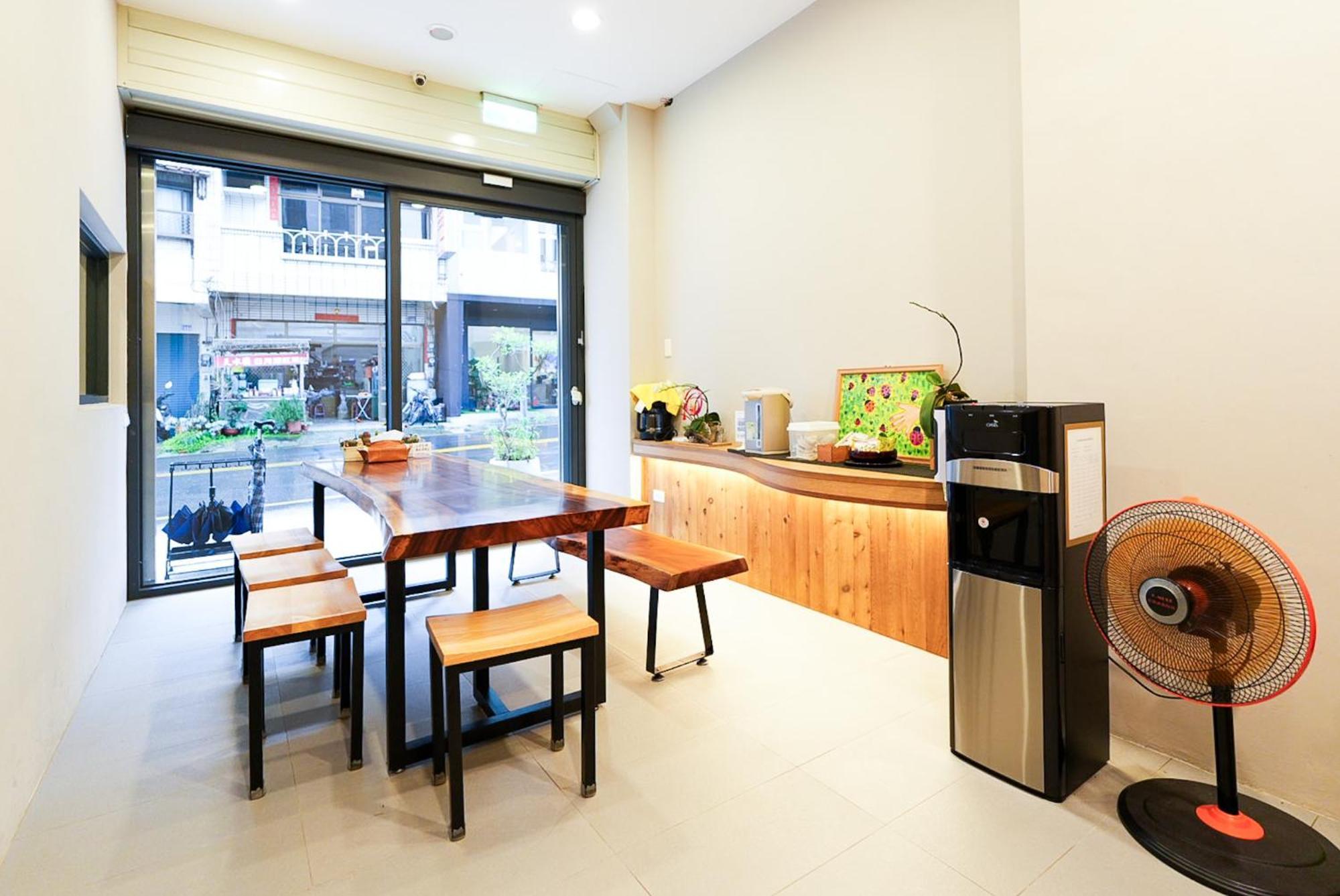 Zhaohong Homestay Юйчи Экстерьер фото