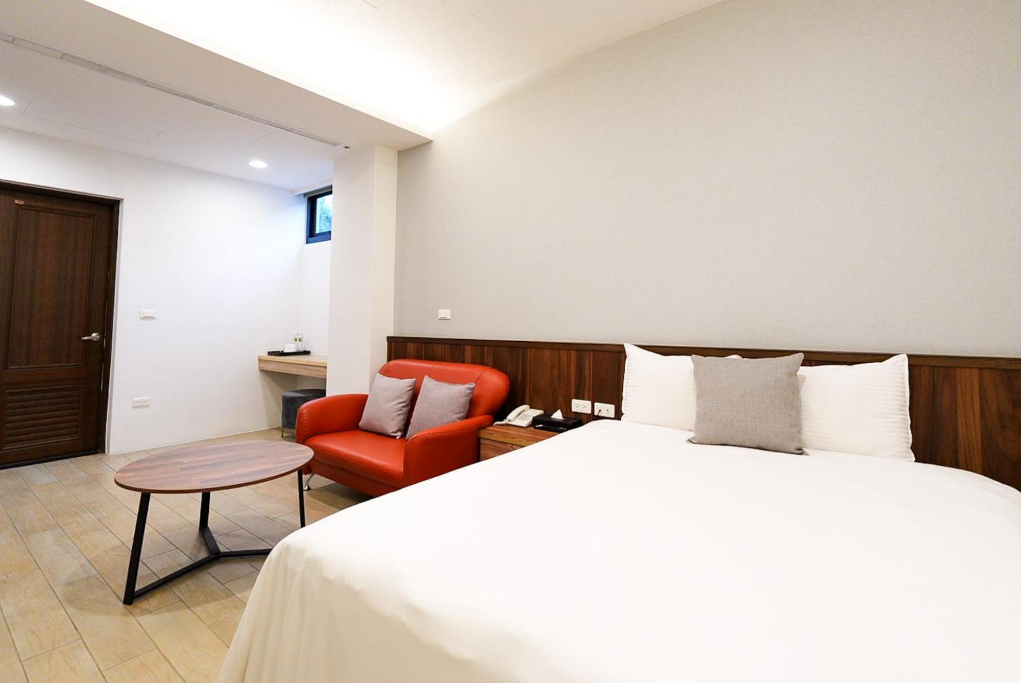Zhaohong Homestay Юйчи Экстерьер фото