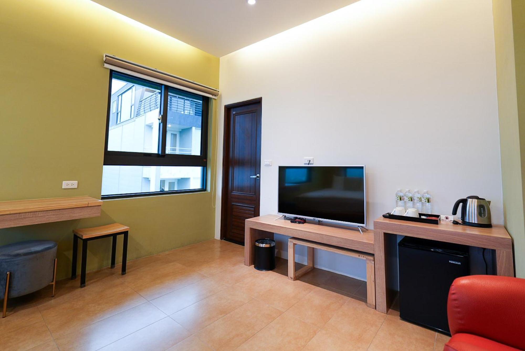 Zhaohong Homestay Юйчи Экстерьер фото