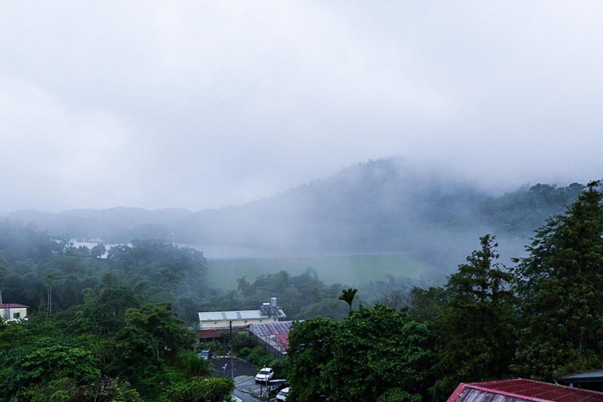 Zhaohong Homestay Юйчи Экстерьер фото