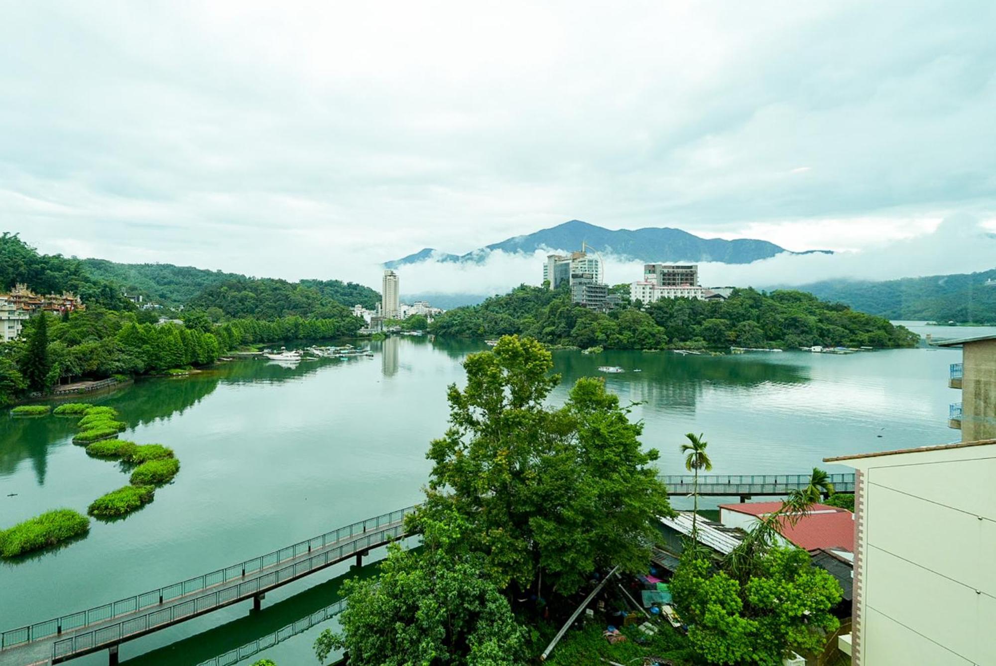 Zhaohong Homestay Юйчи Экстерьер фото